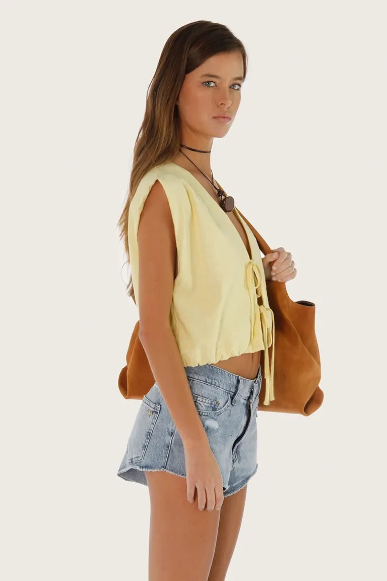 Shorts de denim celeste con detalles de marca y largo modular para un estilo desenfadado de Sofia Sarkany en Shorts para argentina