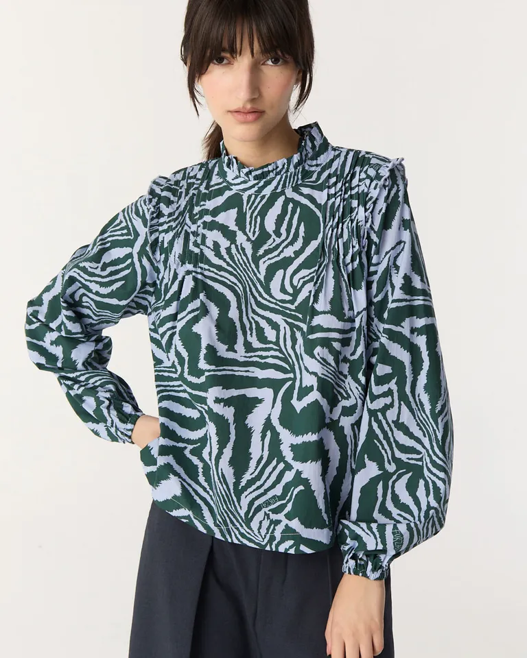 Blusa manga larga con cuello trepado volado y detalles de alforzas en frente y espalda de Furzai en Blusas para argentina