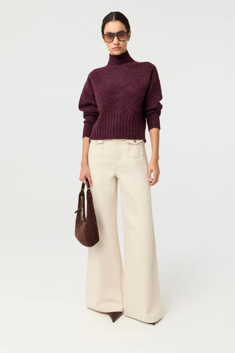 Sweater tejido de calce relajado con cuello alto y terminaciones en ribb en puños y ruedo de Markova en Buzos y Sweaters para argentina