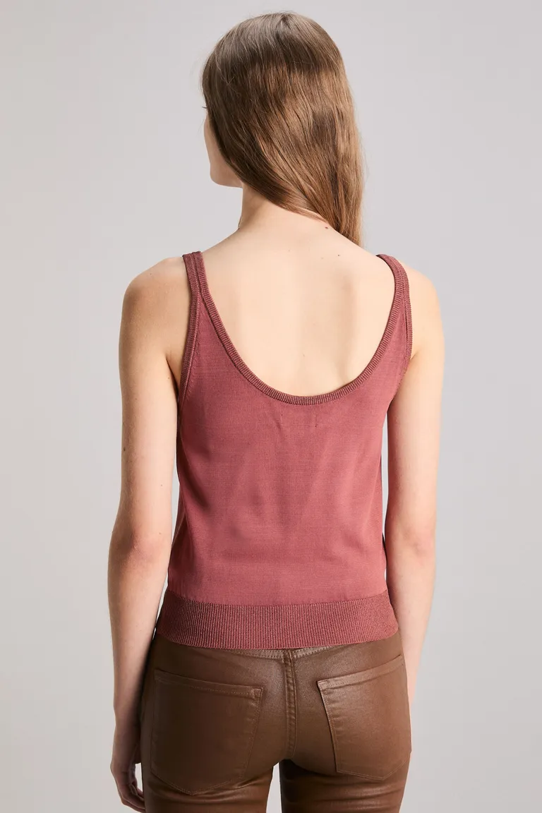 Top de punto jersey de corte slim con escote pronunciado y detalles en lurex de Kosiuko en Tops para argentina