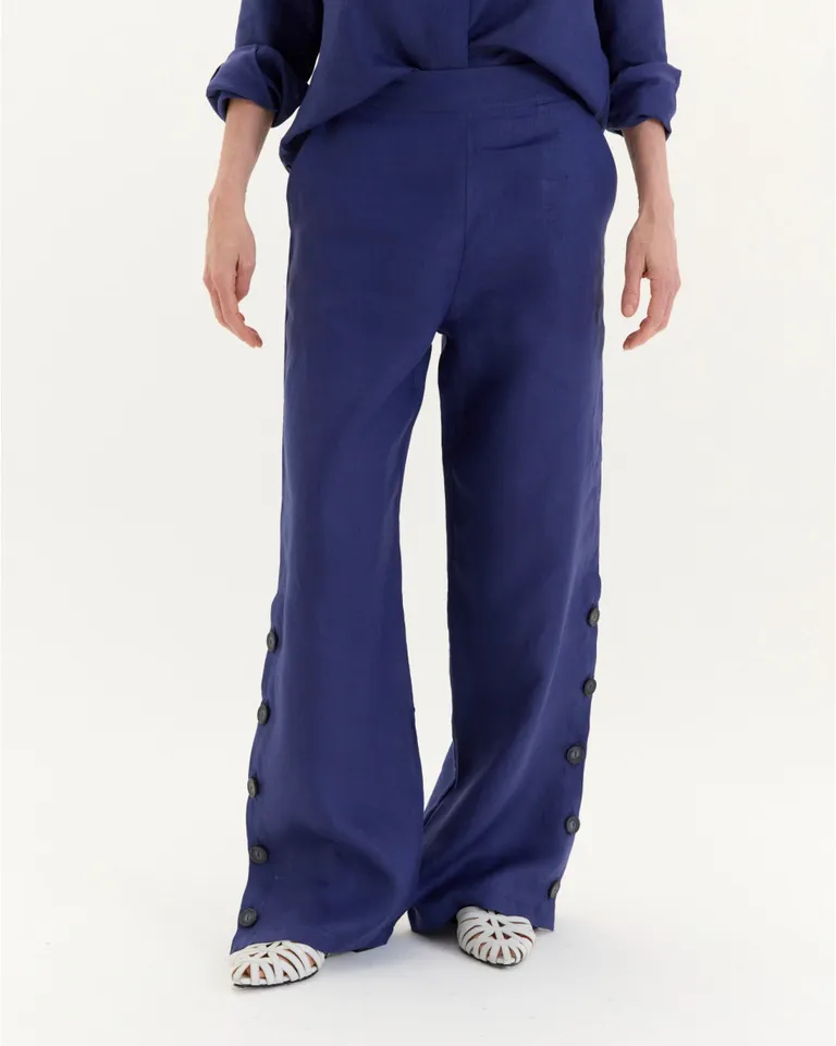 Pantalón recto con detalles en la costura lateral en color borgoña de Blue Sheep en Pantalones para argentina