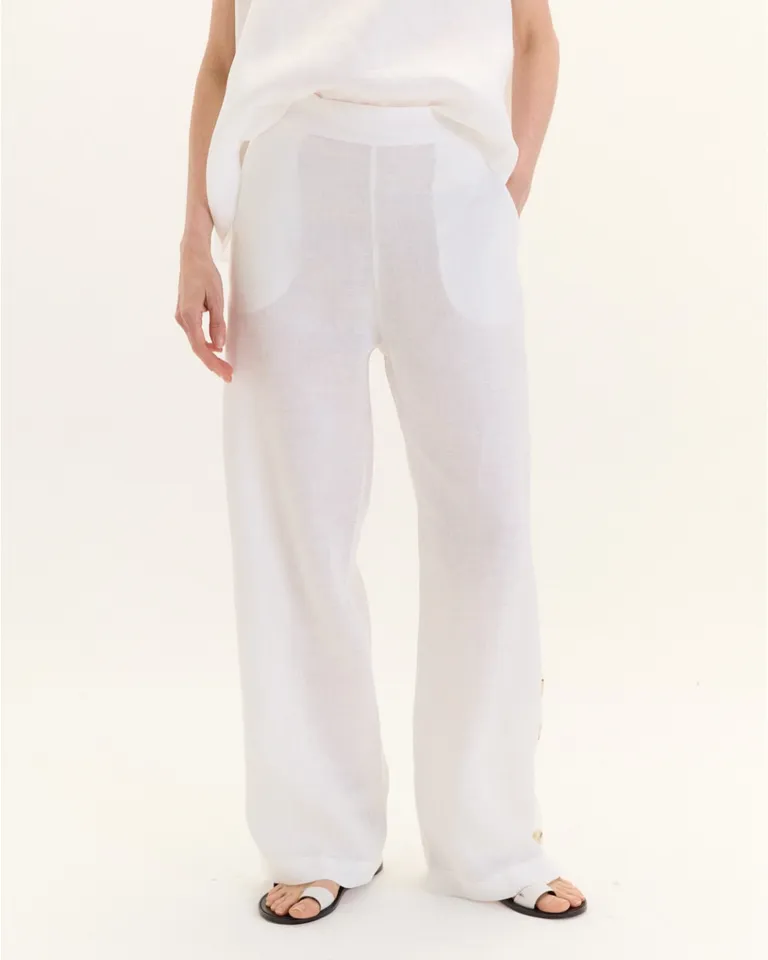 Pantalón recto con detalles en la costura lateral en color borgoña de Blue Sheep en Pantalones para argentina