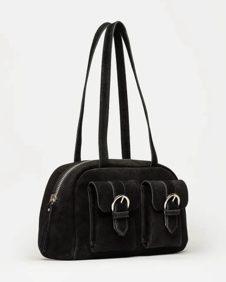 Bolso de mano con doble bolsillo frontal y detalle de hebillas metálicas de Prüne en Bolsos y Carteras para argentina