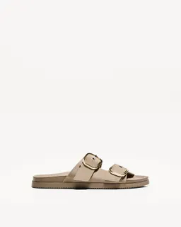 Sandalia plana con hebillas de Bershka en Sandalias para argentina