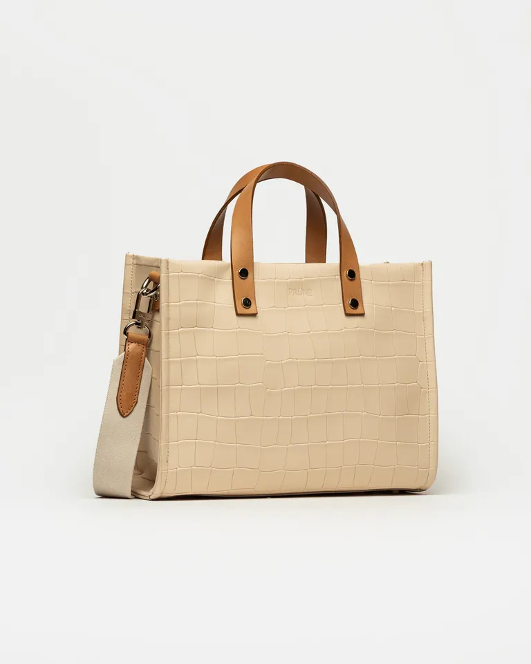 Cartera de mano capri en cuero grabado croco, un accesorio chic y práctico para el día a día de Prüne en Bolsos y Carteras para argentina