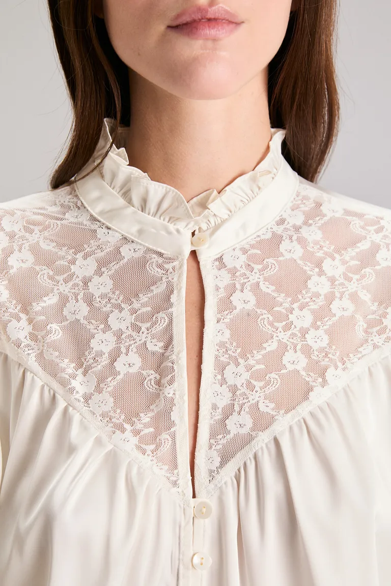 Camisa de Diseño Romántico con Encaje y Volados para Mujer de Kosiuko en Camisas para argentina