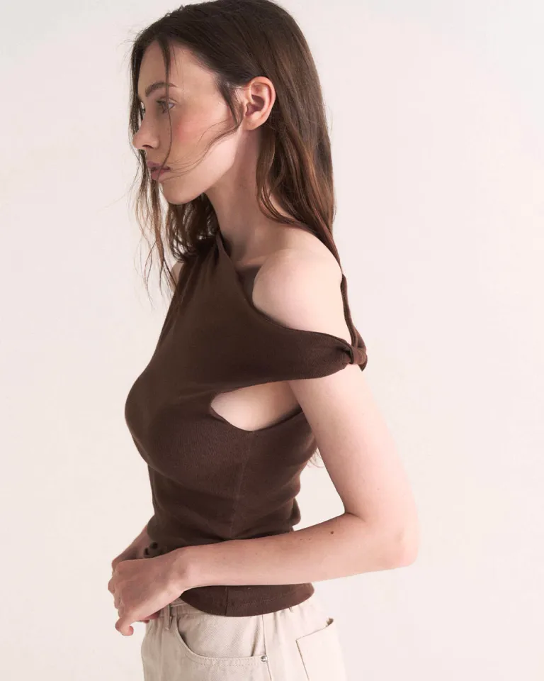 Top con torsión y tablas en tonos chocolate - Diseño Exclusivo de Sky en Tops para argentina