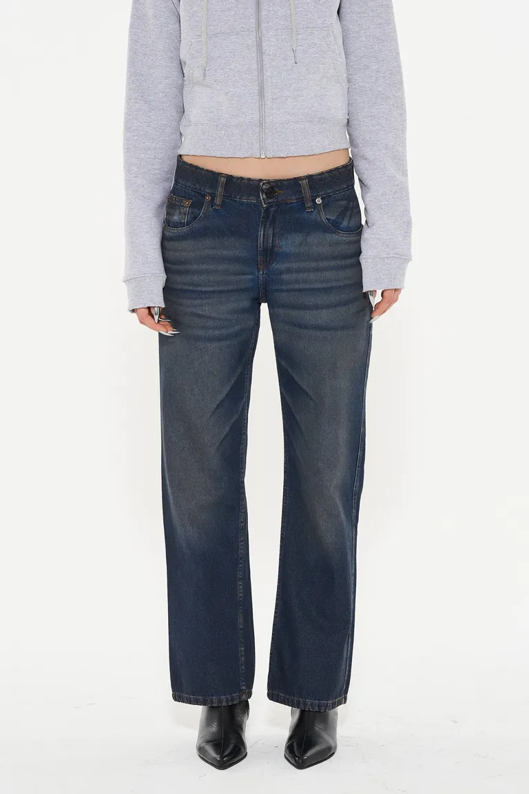 Pantalones de mezclilla amplios y cómodos en tono azul oscuro con lavado desgastado de Ay Not Dead en Pantalones para argentina