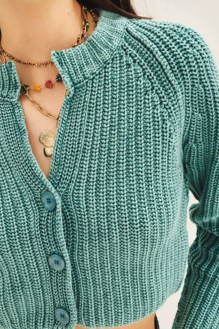 Cárdigan tejido de diseño cropped con botones en tonos verdes de Rapsodia en Buzos y Sweaters para argentina