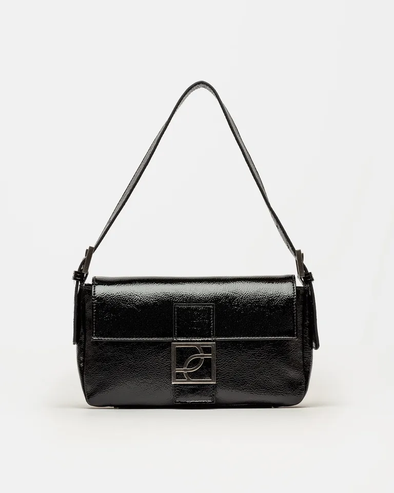 Cartera al hombro en cuero charol negro con detalles metálicos signature de Prüne en Bolsos y Carteras para argentina