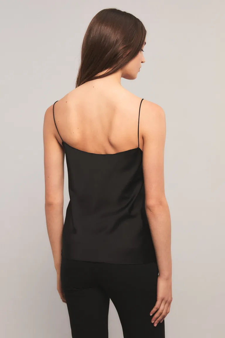 Top de breteles finos con escote recto y calce relajado al bies de Kosiuko en Tops para argentina