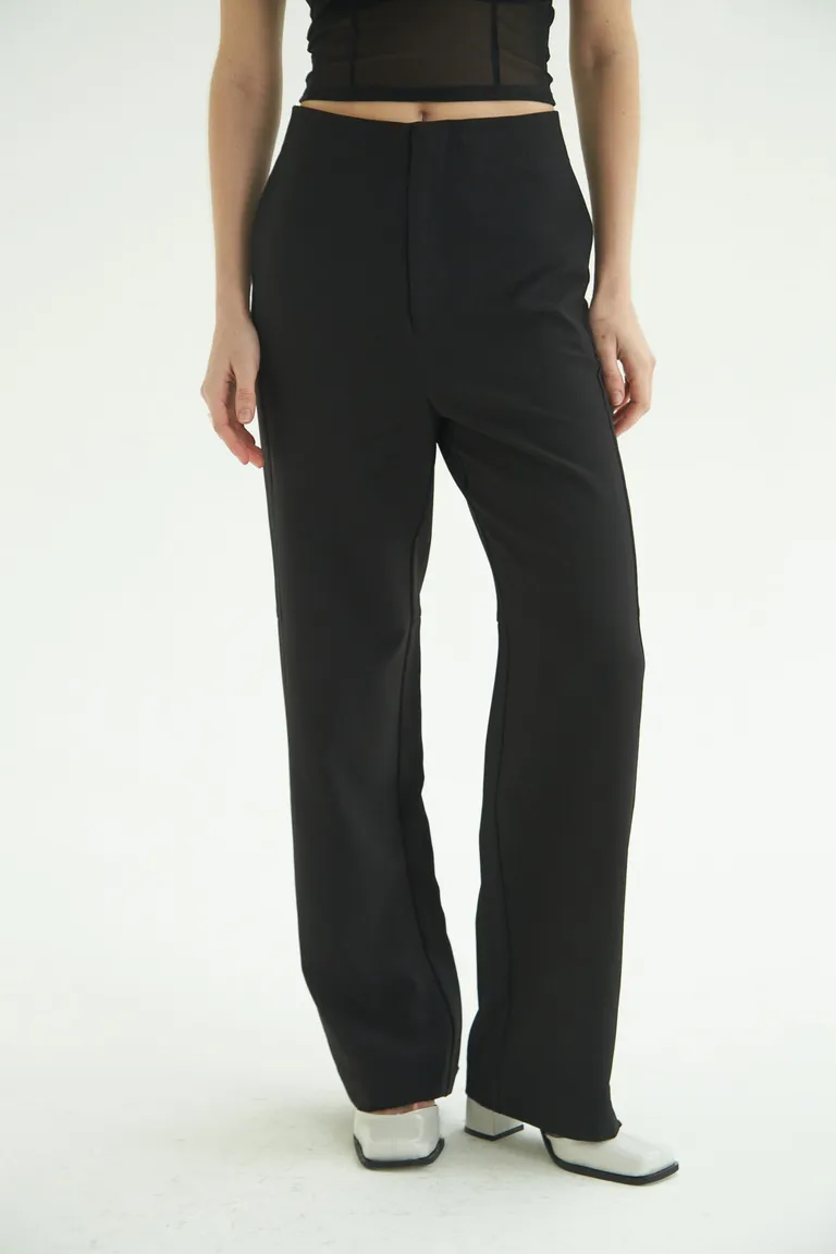 Pantalón de vestir de corte recto y tiro alto ideal para looks elegantes y sofisticados de Las Pepas en Pantalones para argentina