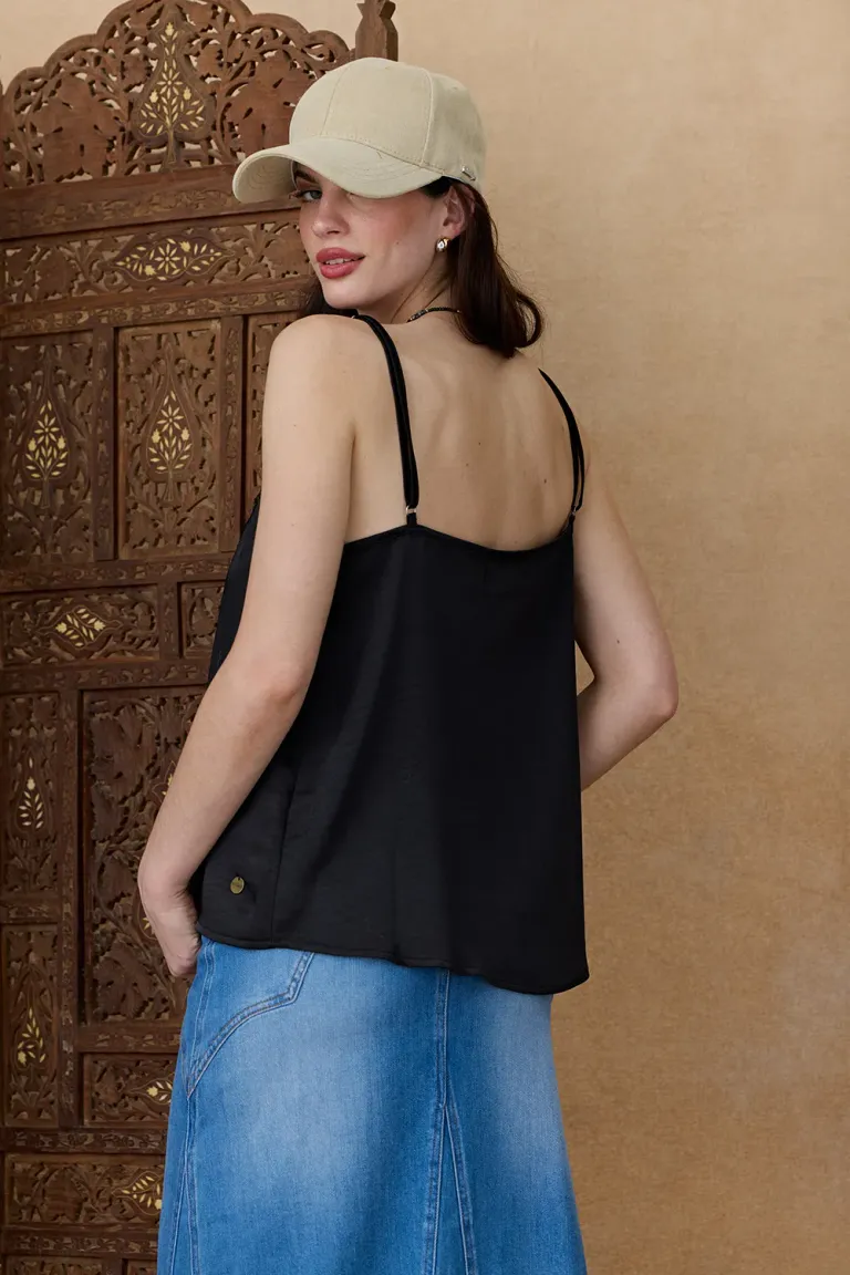 Top de escote en V con detalles en puntilla, versátil y elegante de Indiastyle en Tops para argentina