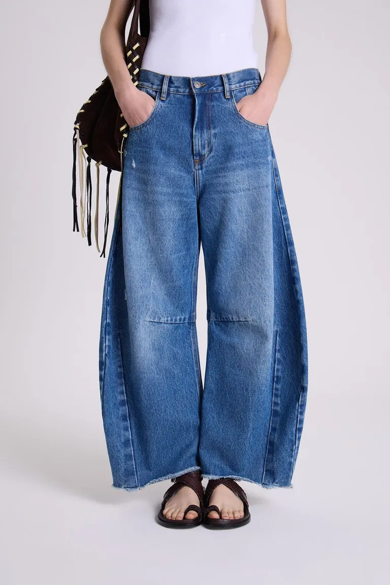 Pantalones vaqueros de tiro medio con pliegues y recortes para un ajuste curvilíneo de Maria Cher en Pantalones para argentina