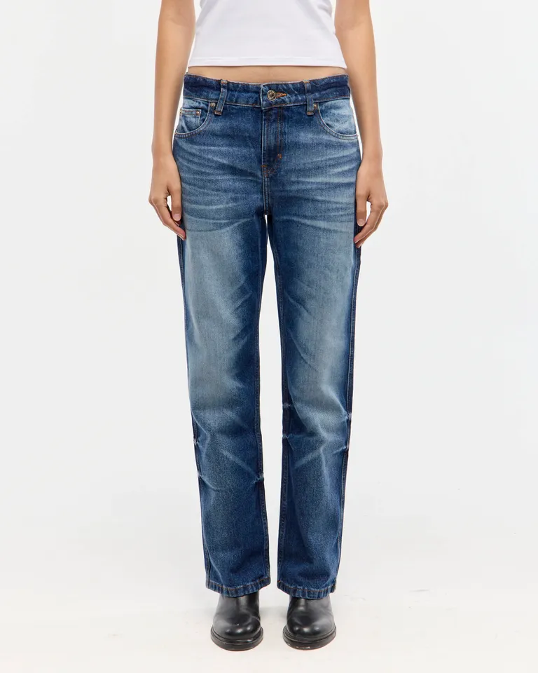 Pantalón vaquero de corte amplio y relajado en denim azul oscuro de Ay Not Dead en Pantalones para argentina