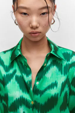 Camisa satinada estampada de Mango en Camisas para argentina