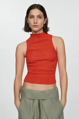 Top textura fruncida de Mango en Tops para argentina
