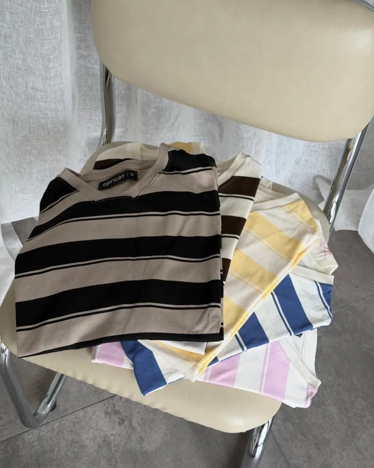 Remera manga corta con rayas horizontales diseño clásico cuello redondo de Apricot en Remeras para argentina