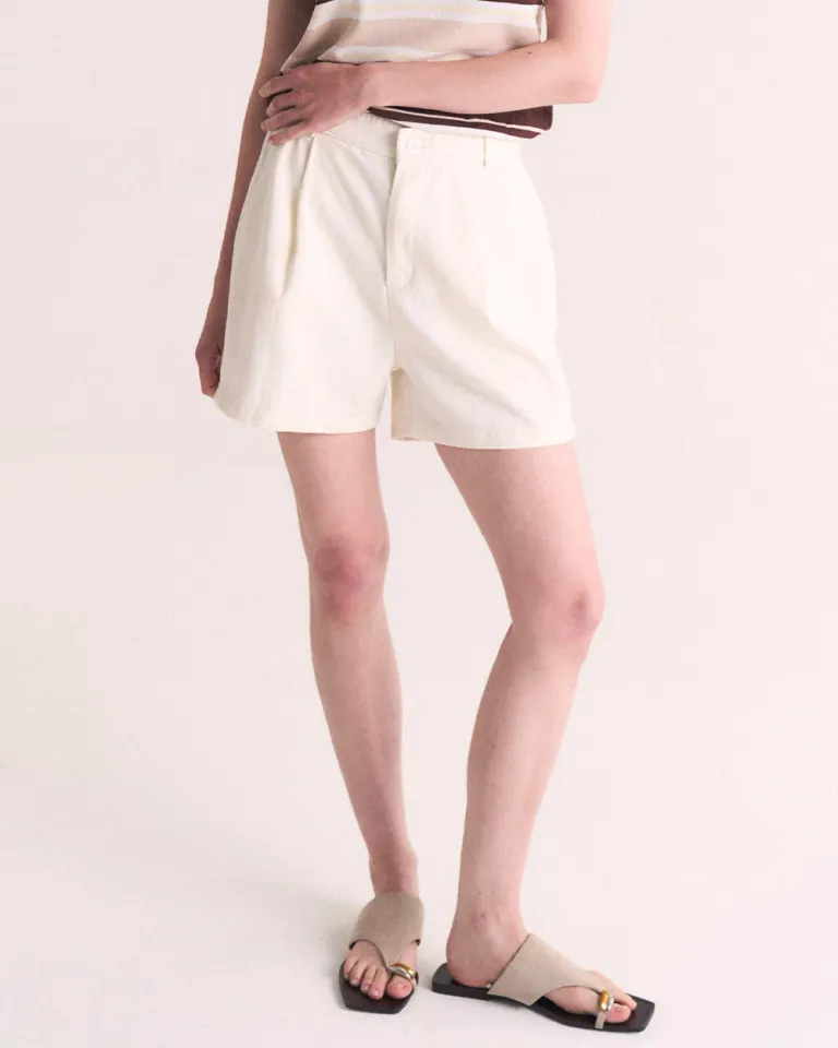 Shorts de tiro medio con trabillas y cierre frontal en blanco de Sky en Shorts para argentina