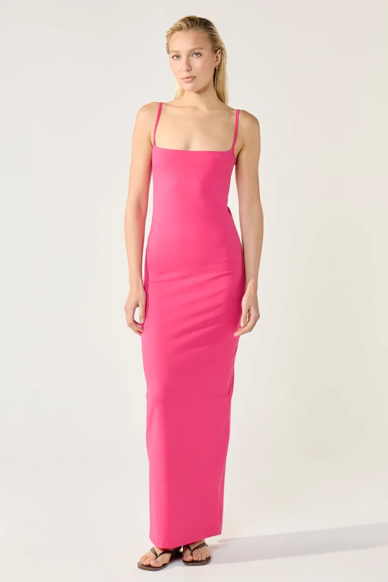 Vestido largo y ajustado de algodón en tono rosa intenso con escote recto y detalles en vivo de Cuesta Blanca en Vestidos para argentina