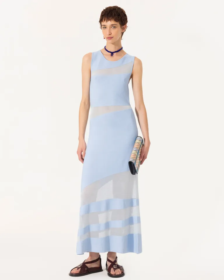 Vestido de corte ajustado en color celeste con detalles de organza transparente de Jazmin Chebar en Vestidos para argentina