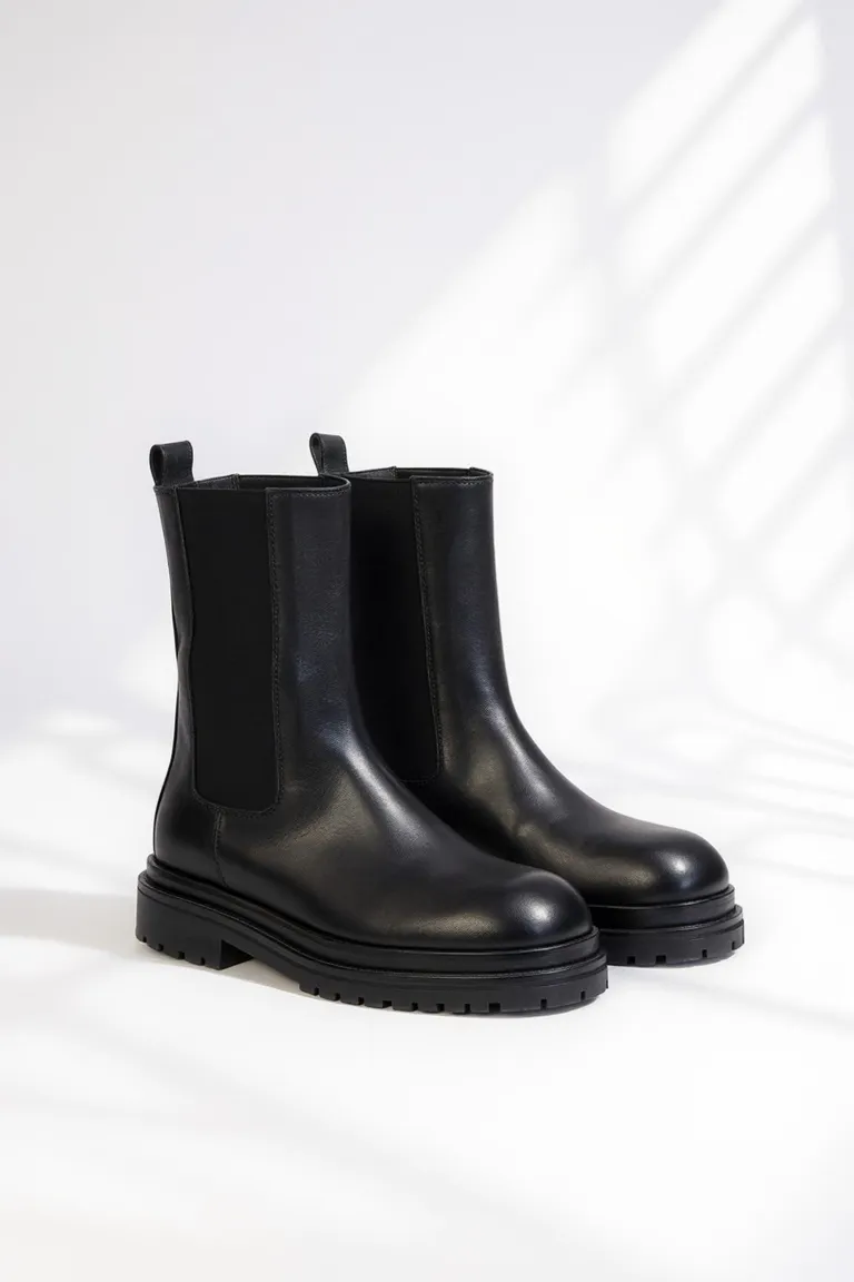 Bota estela negra: diseño clásico y cómodo para lucir con estilo de Maria Cher en Botas y Botinetas para argentina