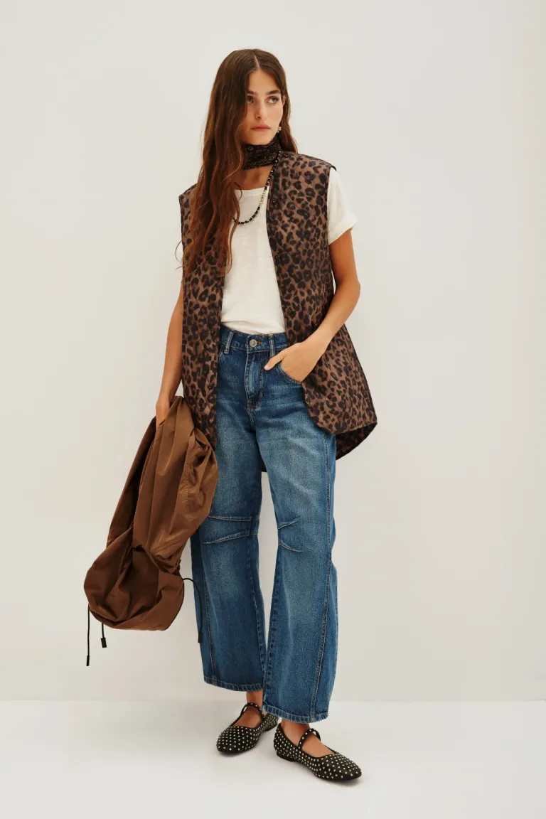 Chaqueta liviana con capucha, cintura ajustable y cierre frontal con botones de Rapsodia en Chaquetas para argentina