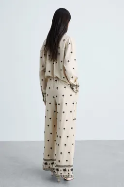 Pantalón recto bordado de Mango en Pantalones para argentina