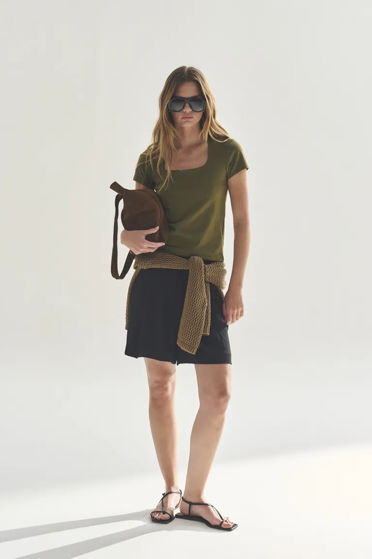 Remera cuadrada de manga corta en tono verde para mujer de Akiabara en Remeras para argentina