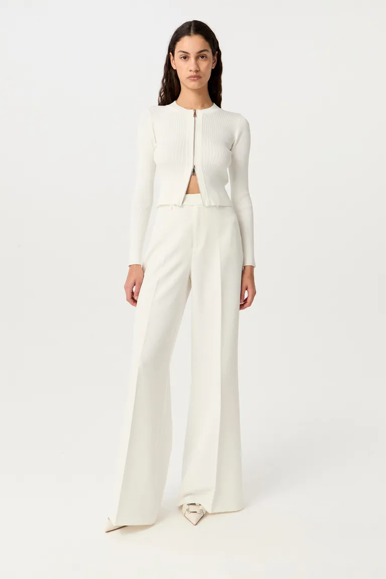 Suéter de calce anatómico con cierre central - Prenda versátil y de fácil combinación de Markova en Buzos y Sweaters para argentina