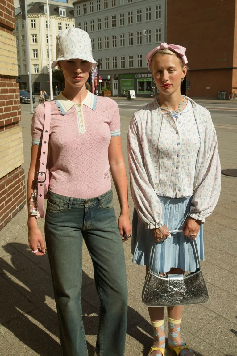 Remera tipo polo de manga corta con detalles en contraste y textura calada de Las Pepas en Remeras para argentina