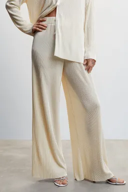 Pantalón palazzo plisado de Mango en Pantalones para argentina