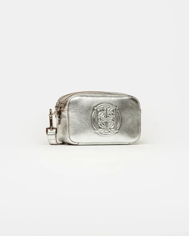 Bolso eterial de cuero graneado, un accesorio atemporal y funcional de Prüne en Bolsos y Carteras para argentina