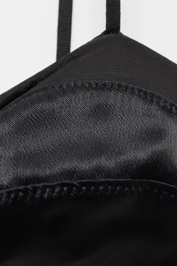 Sujetador costuras decorativas de Mango en Ropa Interior y Medias para argentina