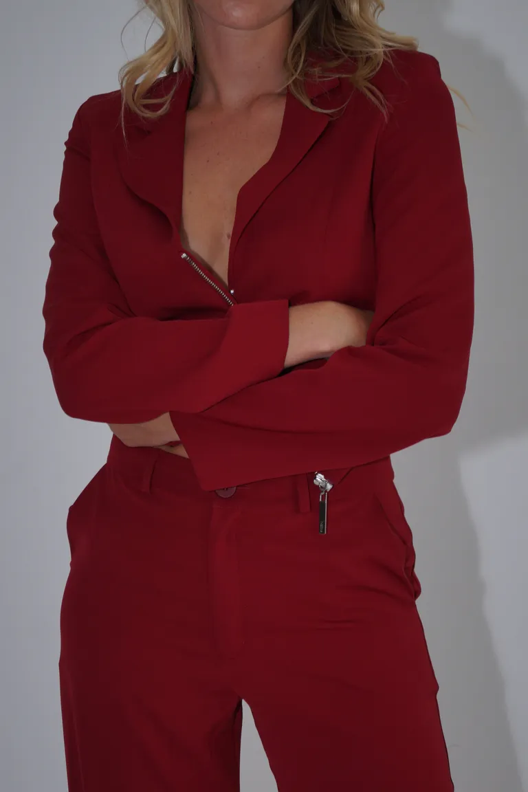 Blazer corto de mujer con cierre metálico frontal y solapas de Naíma en Blazers para argentina