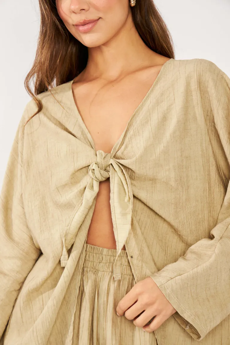 Kimono plisado de tela negra, diseño largo y elegante para mujer de Belle en Kimonos para argentina