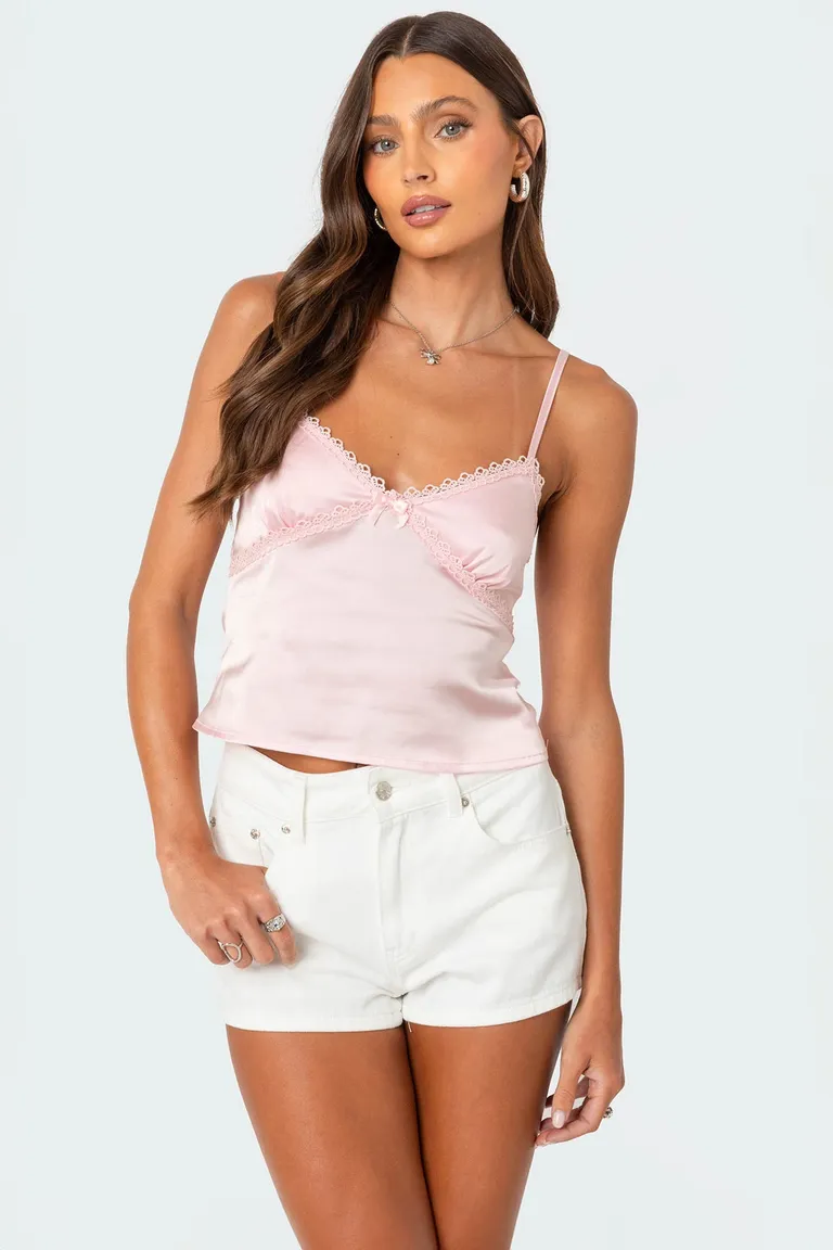 Musculosa imani efecto satén de Edikted en Tops para argentina
