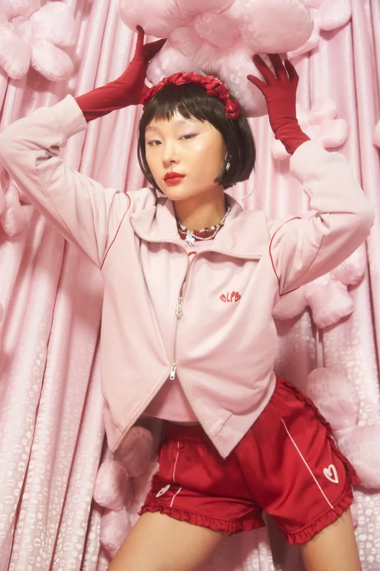 Buzo de algodón rosa con bordados y detalles únicos de Las Pepas en Buzos y Sweaters para argentina