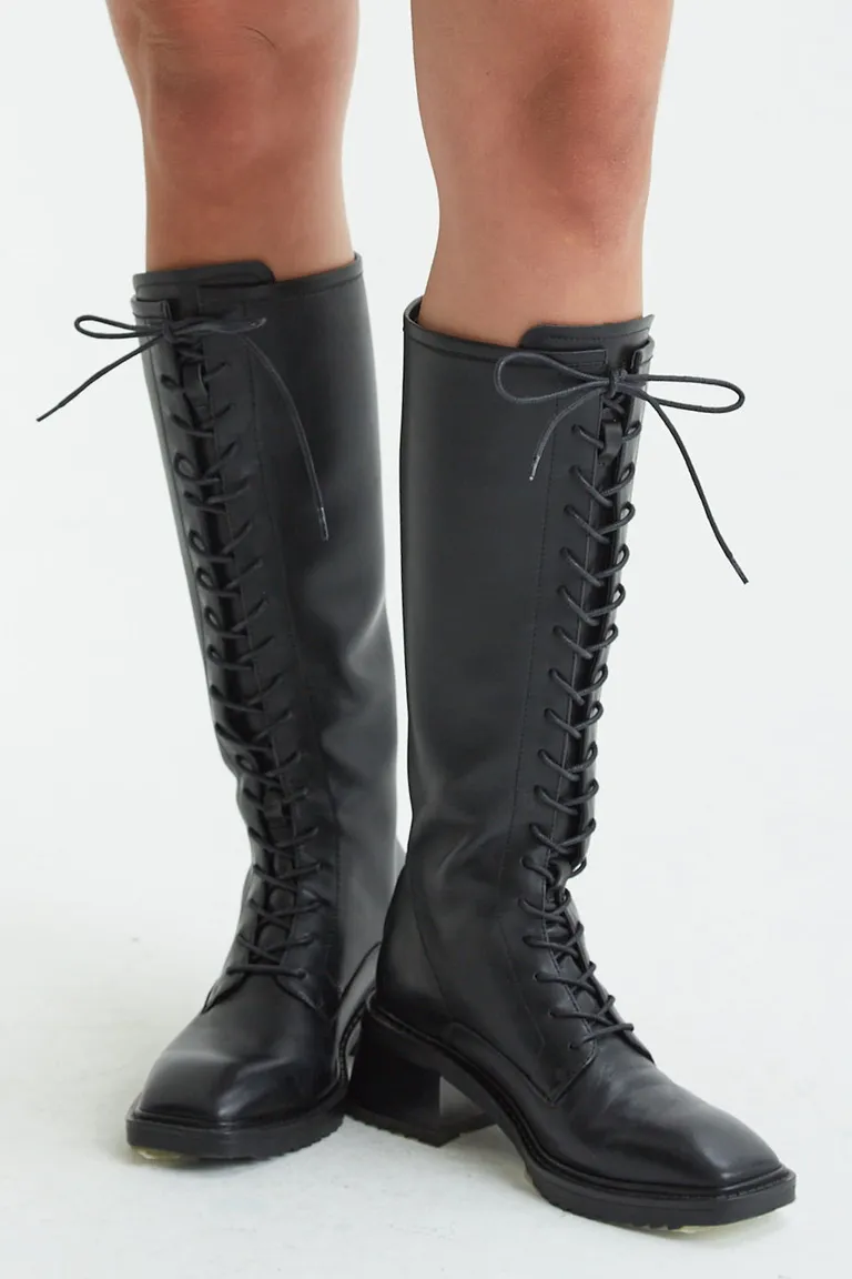 Botas de caña alta acordonadas con punta cuadrada y cierre trasero de Las Pepas en Botas y Botinetas para argentina