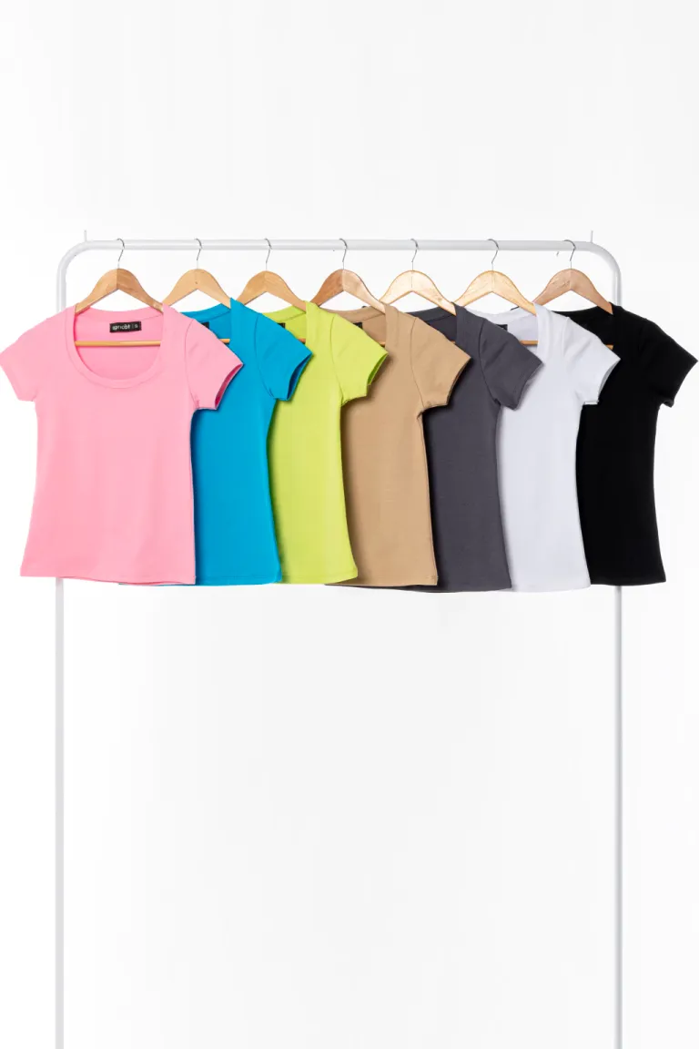 Remera básica de algodón suave y cómoda para mujer de Apricot en Remeras para argentina