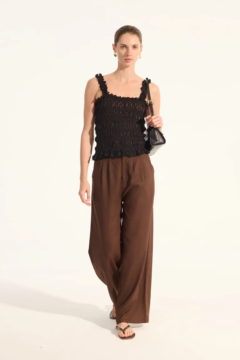 Top fruncido de breteles anchos en tela simil cloque con efecto arrugado de Portsaid en Tops para argentina