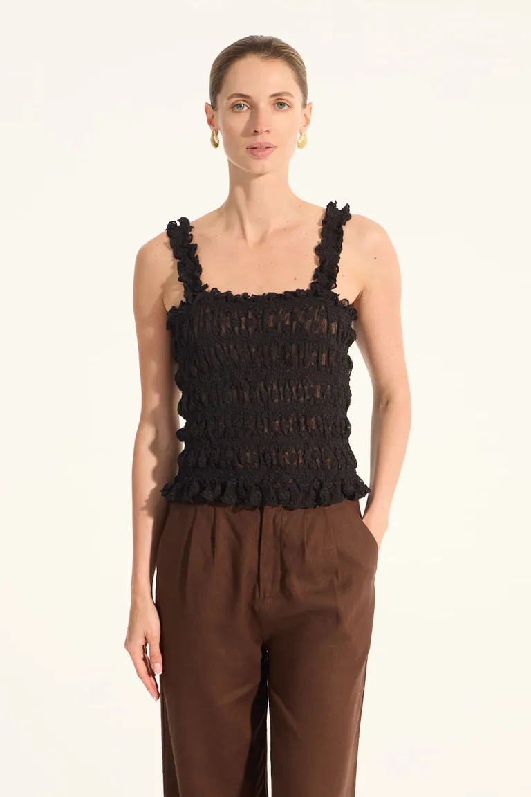 Top fruncido de breteles anchos en tela simil cloque con efecto arrugado de Portsaid en Tops para argentina