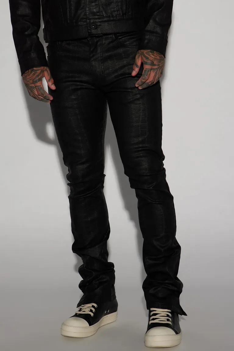 Pantalón encerado acampanado rebelde de Fashion Nova en Pantalones para argentina