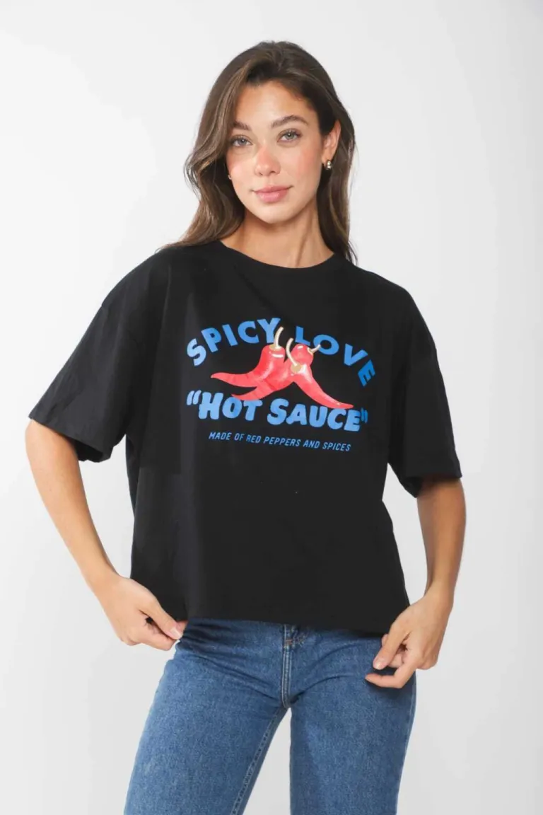 Remera oversize de algodón con estampa llamativa y frase en colores vibrantes de Belle en Remeras para argentina