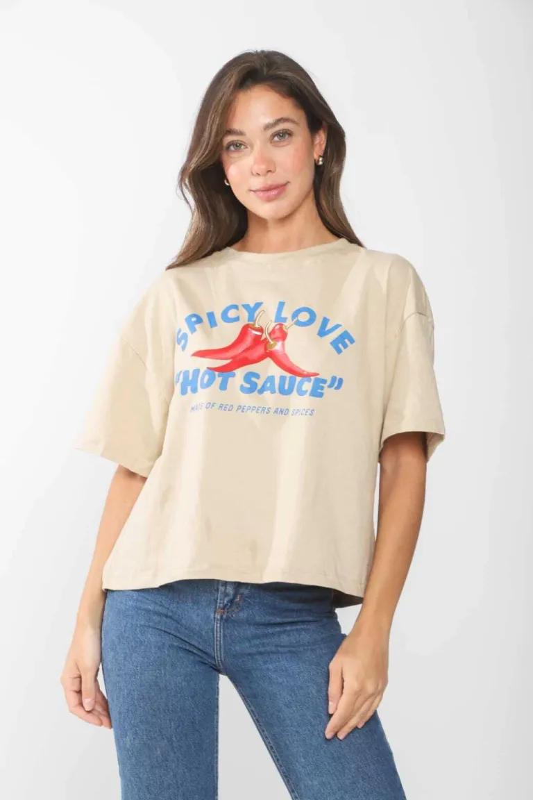 Remera oversize de algodón con estampa llamativa y frase en colores vibrantes de Belle en Remeras para argentina