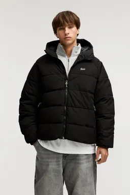 Campera acolchada capucha de Pull&Bear en Abrigos y Camperas para argentina