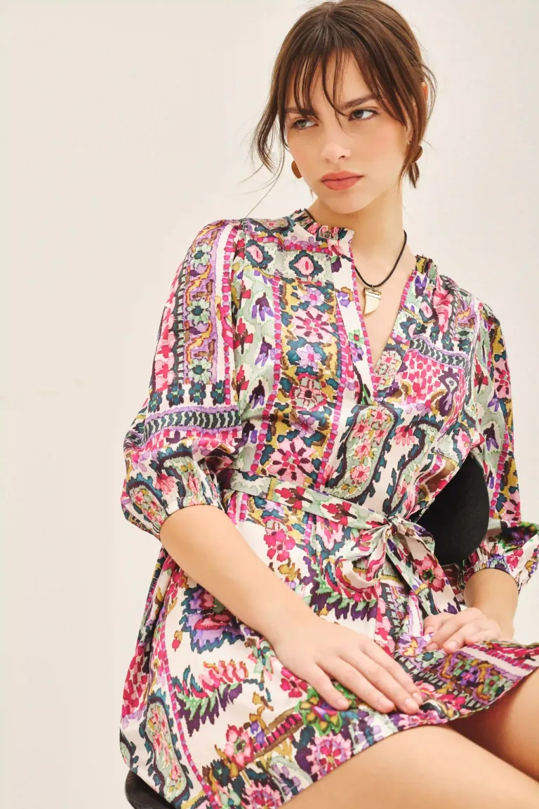 Vestido corto estampado con cuello redondo y mangas 3/4 de Rapsodia en Vestidos para argentina