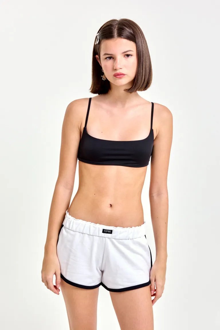 Top negro de microfibra liviana con breteles regulables y banda inferior forrada de 47 Street en Tops para argentina