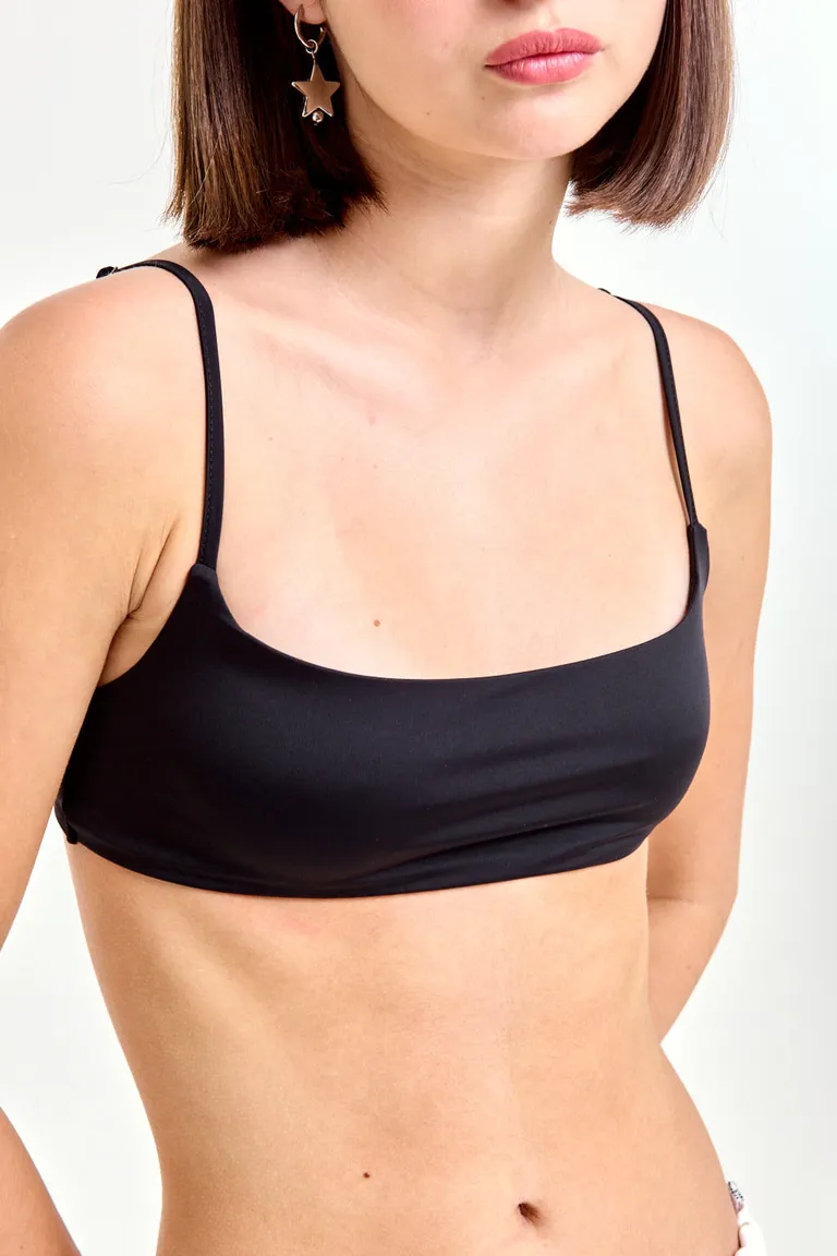 Top negro de microfibra liviana con breteles regulables y banda inferior forrada de 47 Street en Tops para argentina