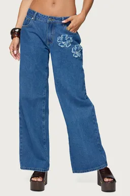 Jeans tiro bajo parche floral de Edikted en Pantalones para argentina
